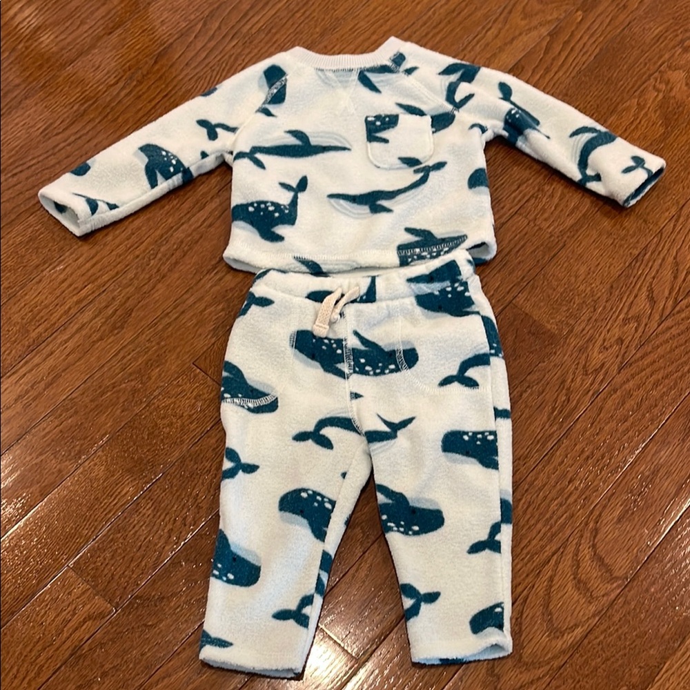 Old Navy baby sweat suit size 3-6 months